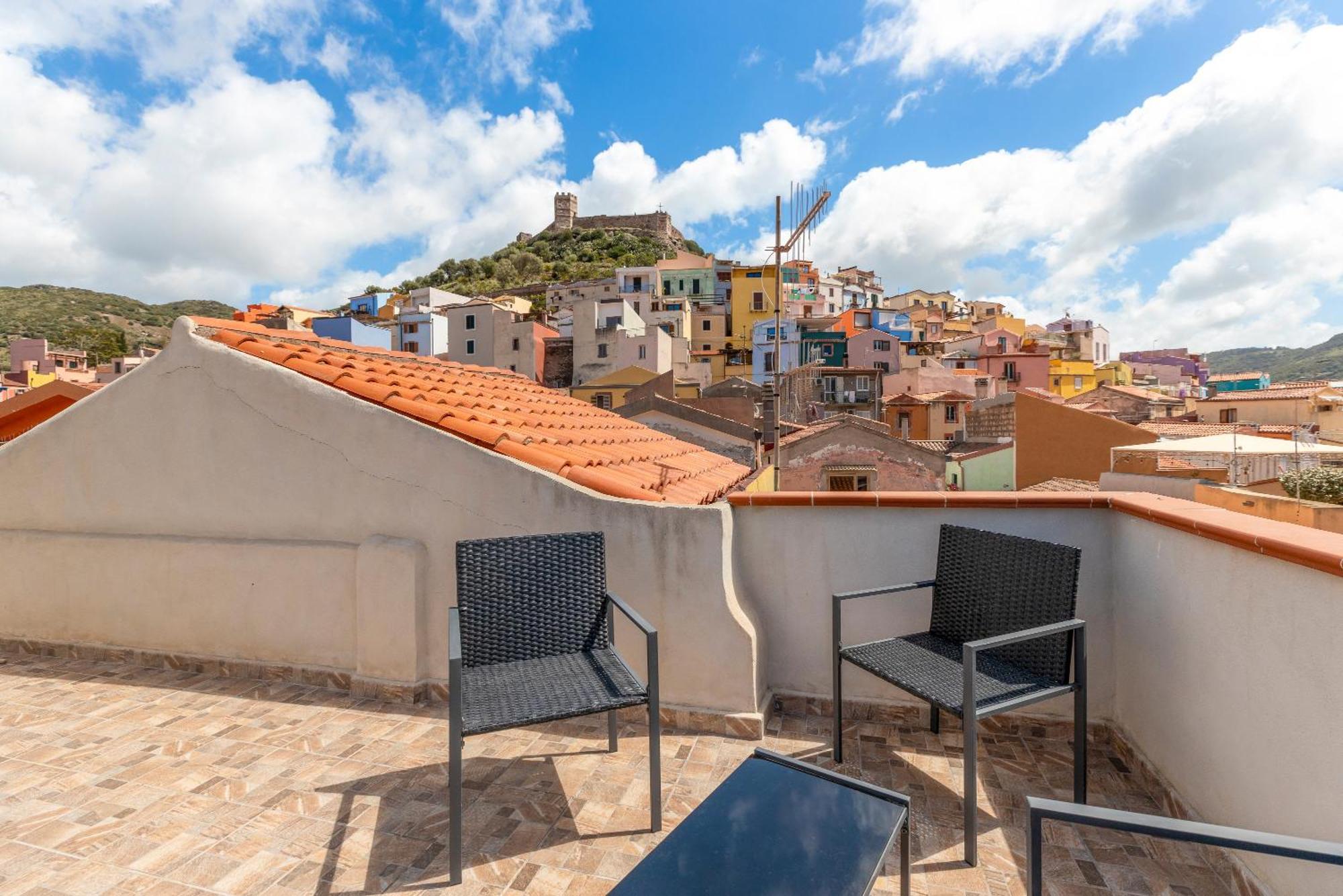 Casa Rocca Appartement Bosa Buitenkant foto